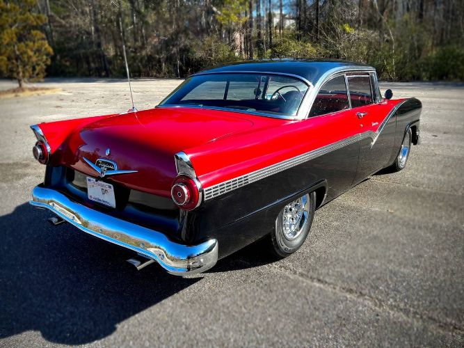 Unknown-Fairlane-1956-BlackRed-21