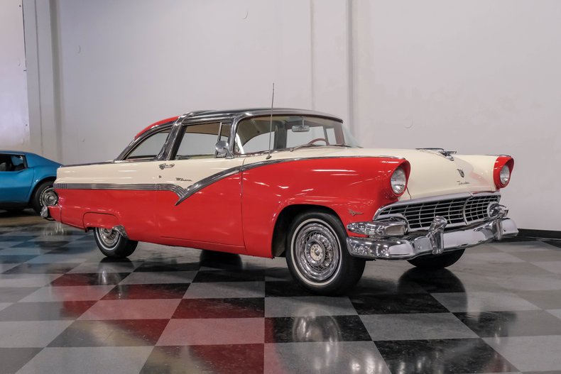 Unknown-Fairlane-1956-Fiesta-Red-White-21