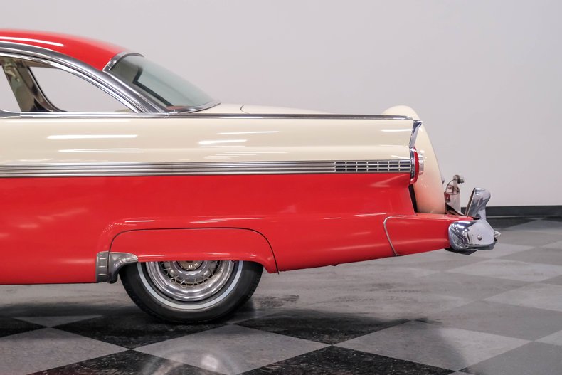 Unknown-Fairlane-1956-Fiesta-Red-White-31
