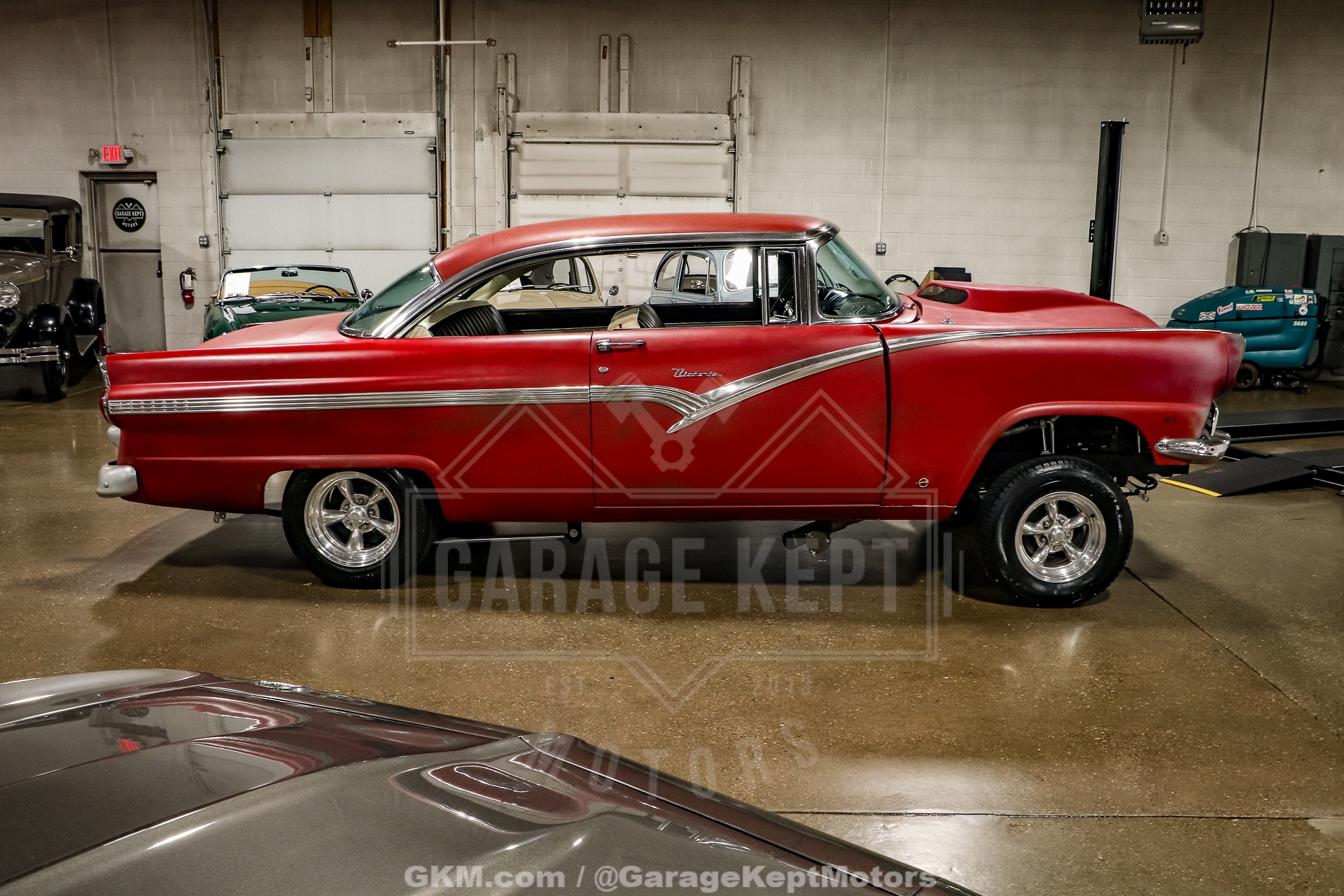 Unknown-Fairlane-1956-Red-Black-30