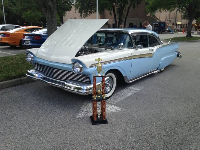 Unknown-Fairlane-1957-Baby-Blue-Blue