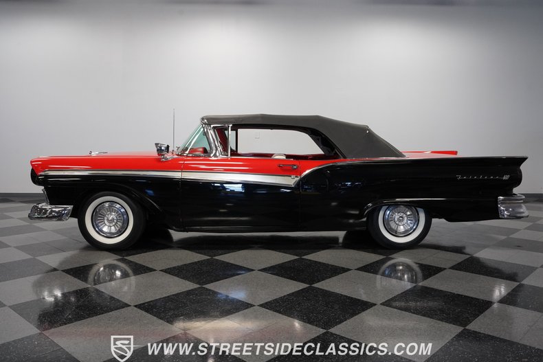 Unknown-Fairlane-1957-Black-Red-2