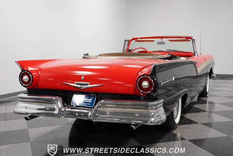 Unknown-Fairlane-1957-Black-Red-40