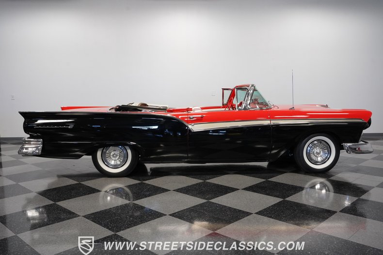 Unknown-Fairlane-1957-Black-Red-5