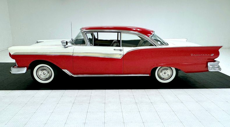 Unknown-Fairlane-1957-Flame-Red-Black