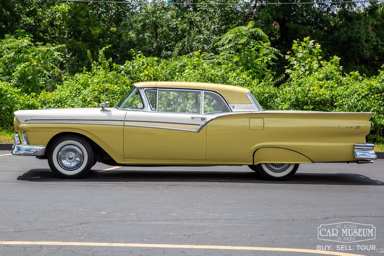 Unknown-Fairlane-1957-Inca-GoldColonial-W-WhiteBlack-1