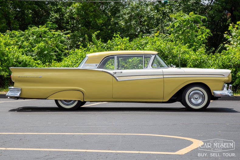 Unknown-Fairlane-1957-Inca-GoldColonial-W-WhiteBlack-10