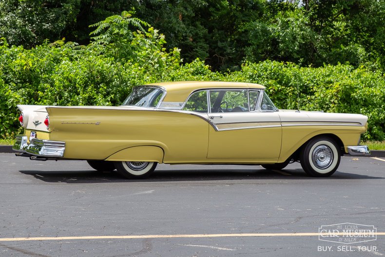 Unknown-Fairlane-1957-Inca-GoldColonial-W-WhiteBlack-11