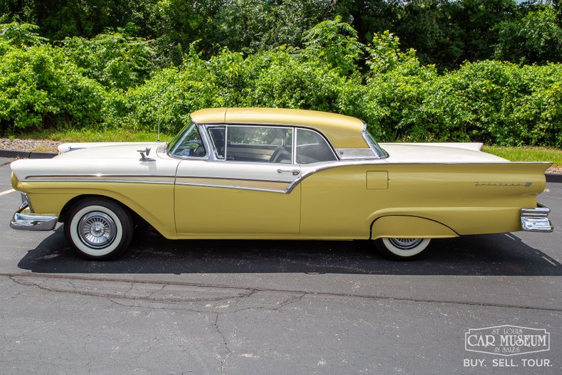 Unknown-Fairlane-1957-Inca-GoldColonial-W-WhiteBlack-2