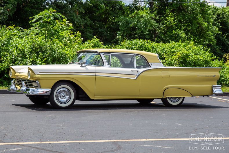 Unknown-Fairlane-1957-Inca-GoldColonial-W-WhiteBlack