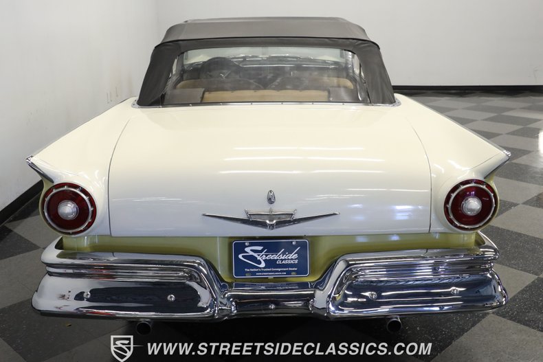 Unknown-Fairlane-1957-Light-Yellow-Tan-21