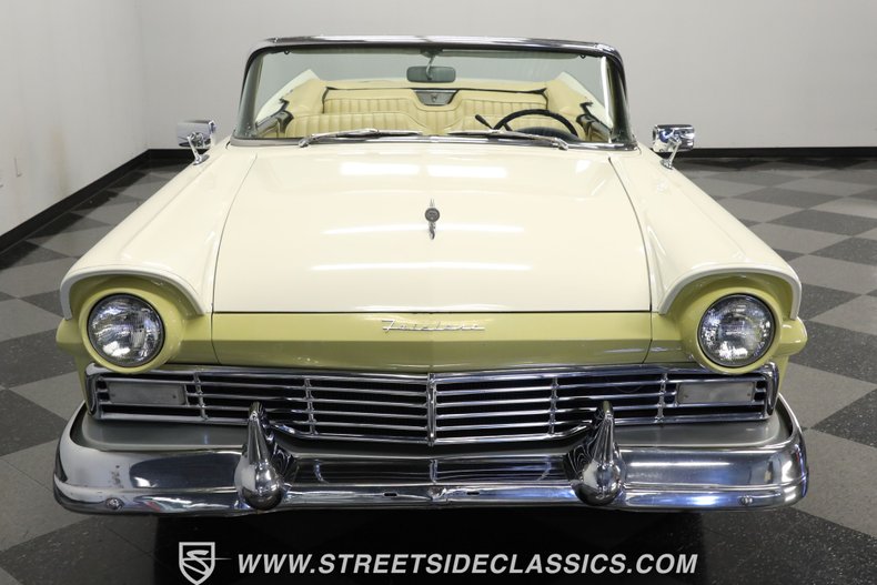 Unknown-Fairlane-1957-Light-Yellow-Tan-26