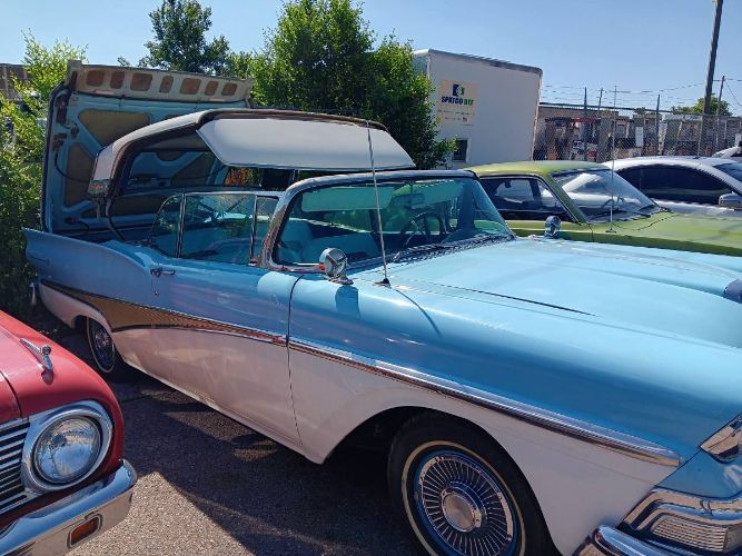 Unknown-Fairlane-1958-Blue-21