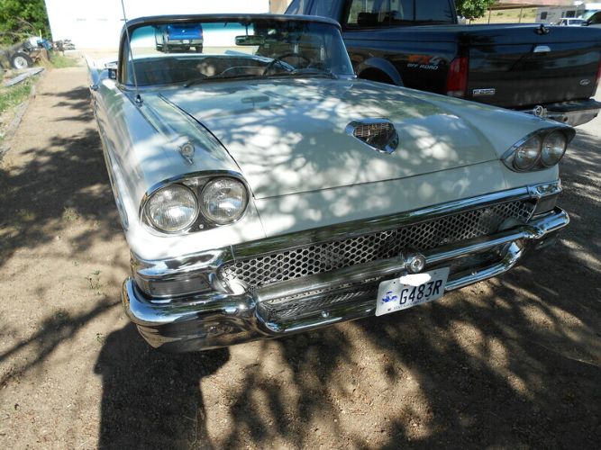 Unknown-Fairlane-1958-White-Brown-1