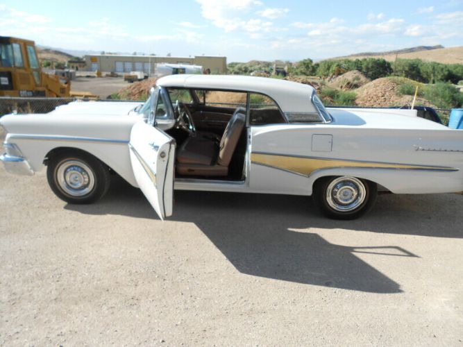 Unknown-Fairlane-1958-White-Brown-11