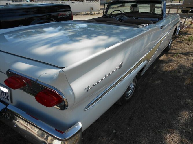 Unknown-Fairlane-1958-White-Brown-2