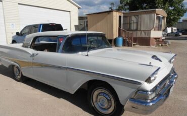 Unknown-Fairlane-1958-White-Brown