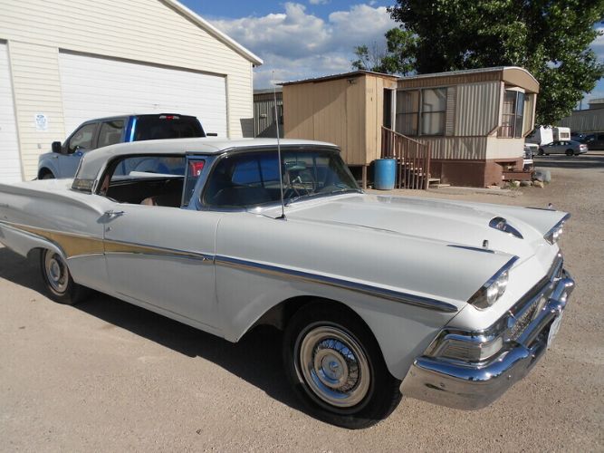 Unknown-Fairlane-1958-White-Brown