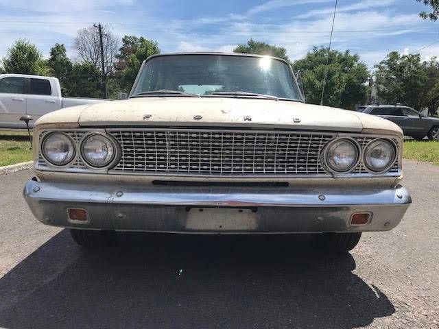 Unknown-Fairlane-1963-White-7