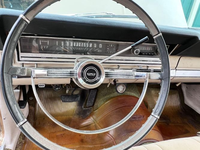 Unknown-Fairlane-1966-Metallic-Gold-11