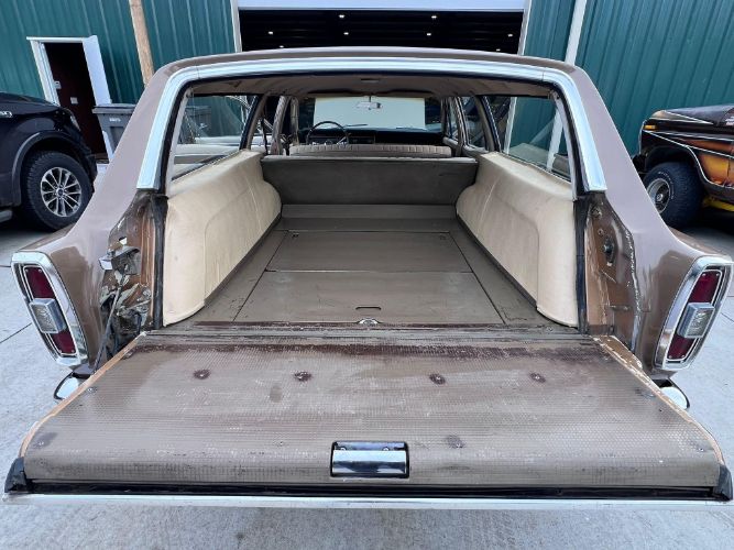 Unknown-Fairlane-1966-Metallic-Gold-7
