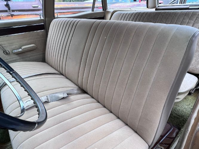 Unknown-Fairlane-1966-Metallic-Gold-9