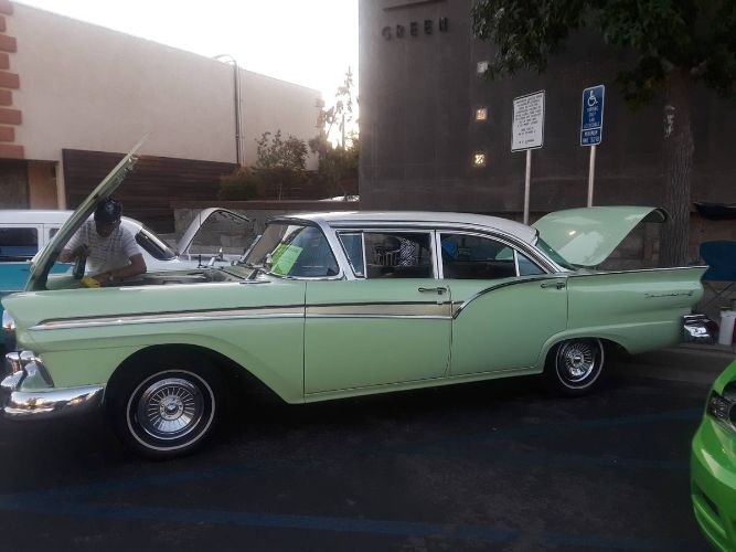 Unknown-Fairlane-500-1957-Green-11