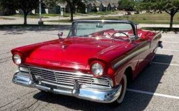 Unknown-Fairlane-500-1957-Red-White-Top-RedWhite