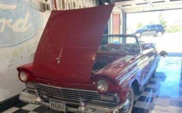 Unknown-Fairlane-500-1957-Red-White-Top-RedWhite-4