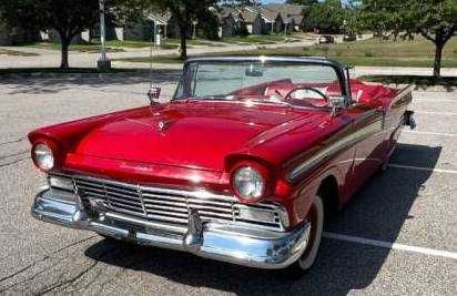 Unknown-Fairlane-500-1957-Red-White-Top-RedWhite