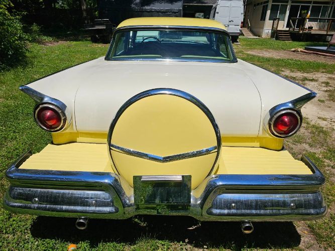 Unknown-Fairlane-500-1957-Yellow-11