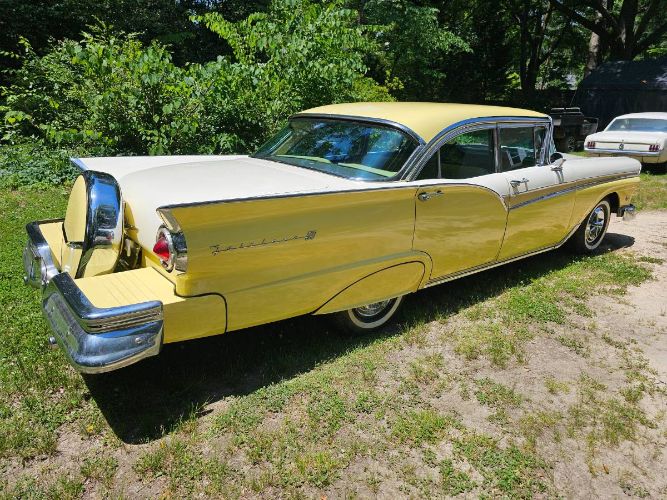 Unknown-Fairlane-500-1957-Yellow-12