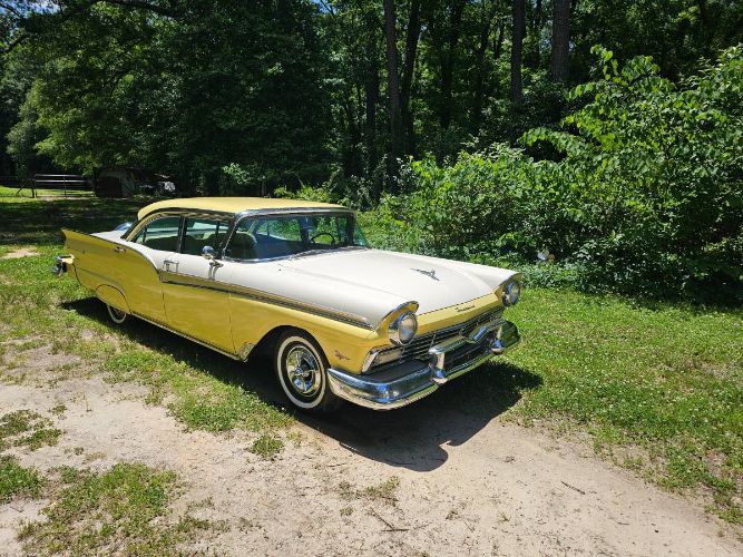 Unknown-Fairlane-500-1957-Yellow-13