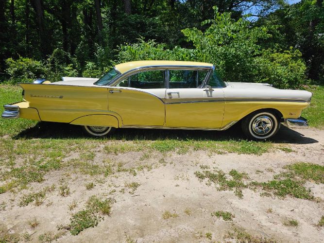 Unknown-Fairlane-500-1957-Yellow-14