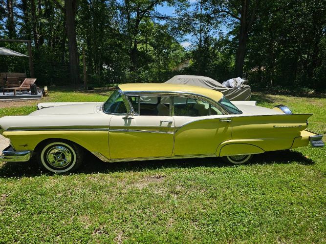 Unknown-Fairlane-500-1957-Yellow-4