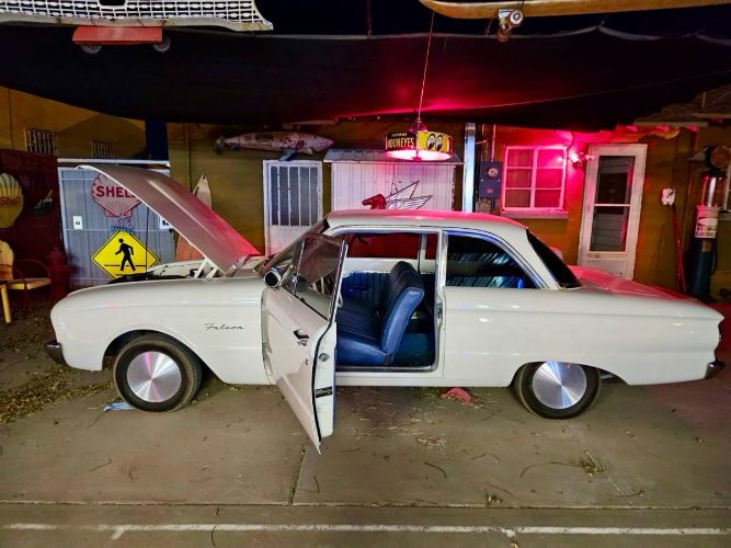 Unknown-Falcon-1960-White-1