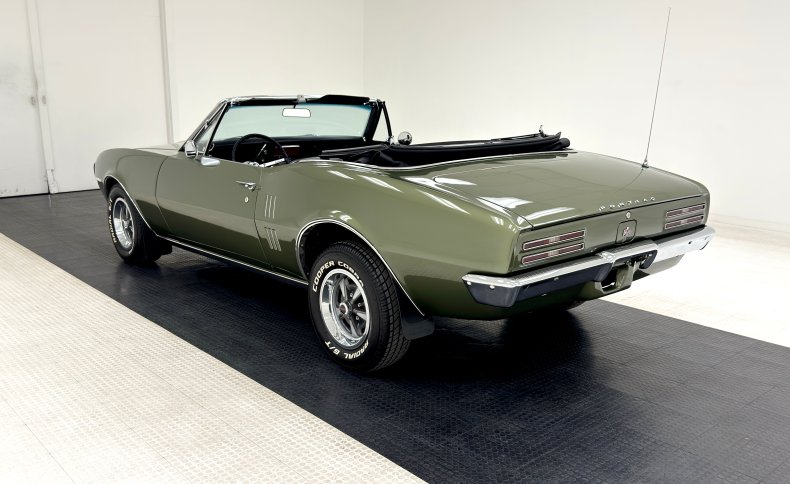 Unknown-Firebird-1967-Verdoro-Green-Black-14
