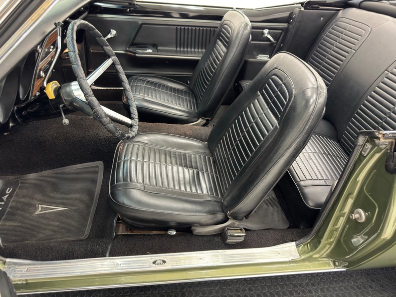 Unknown-Firebird-1967-Verdoro-Green-Black-39