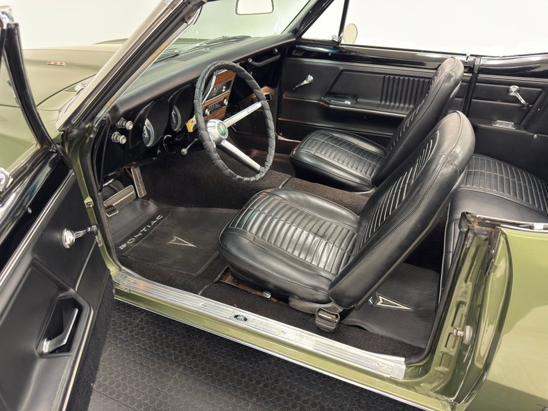 Unknown-Firebird-1967-Verdoro-Green-Black-40