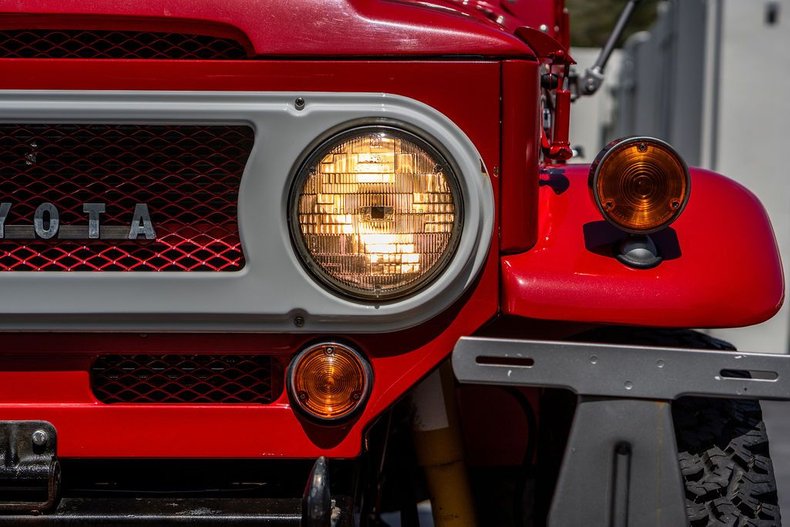 Unknown-Fj45-1965-RedWhite-Black-15