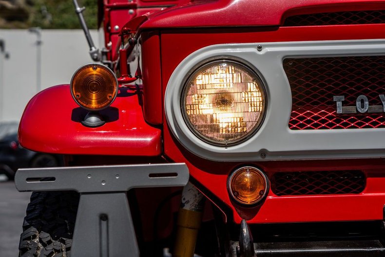 Unknown-Fj45-1965-RedWhite-Black-16
