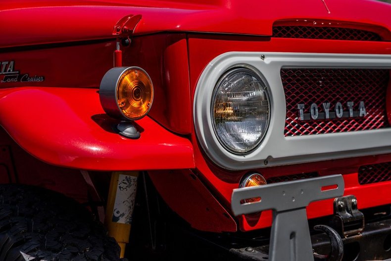Unknown-Fj45-1965-RedWhite-Black-17