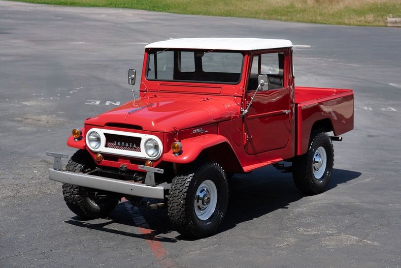 Unknown-Fj45-1965-RedWhite-Black