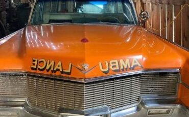 Unknown-Fleetwood-1965-Orange-off-White-1
