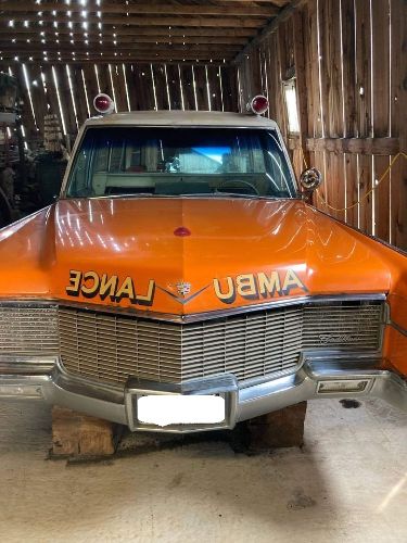 Unknown-Fleetwood-1965-Orange-off-White-1