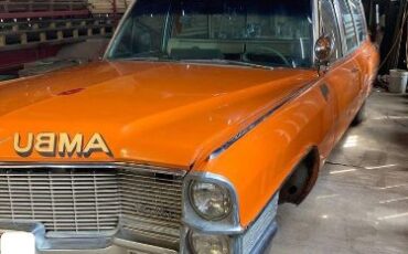 Unknown-Fleetwood-1965-Orange-off-White