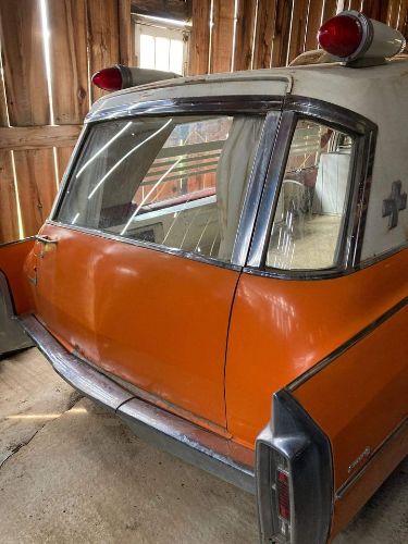 Unknown-Fleetwood-1965-Orange-off-White-4