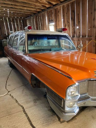 Unknown-Fleetwood-1965-Orange-off-White-6