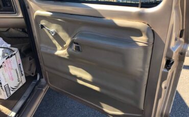 Unknown-Fod-f350-camper-special-1976-custom-7