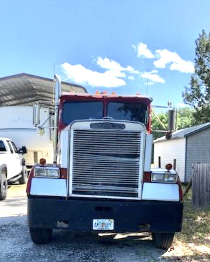 Unknown-Freightliner-flc-diesel-1988-red-1